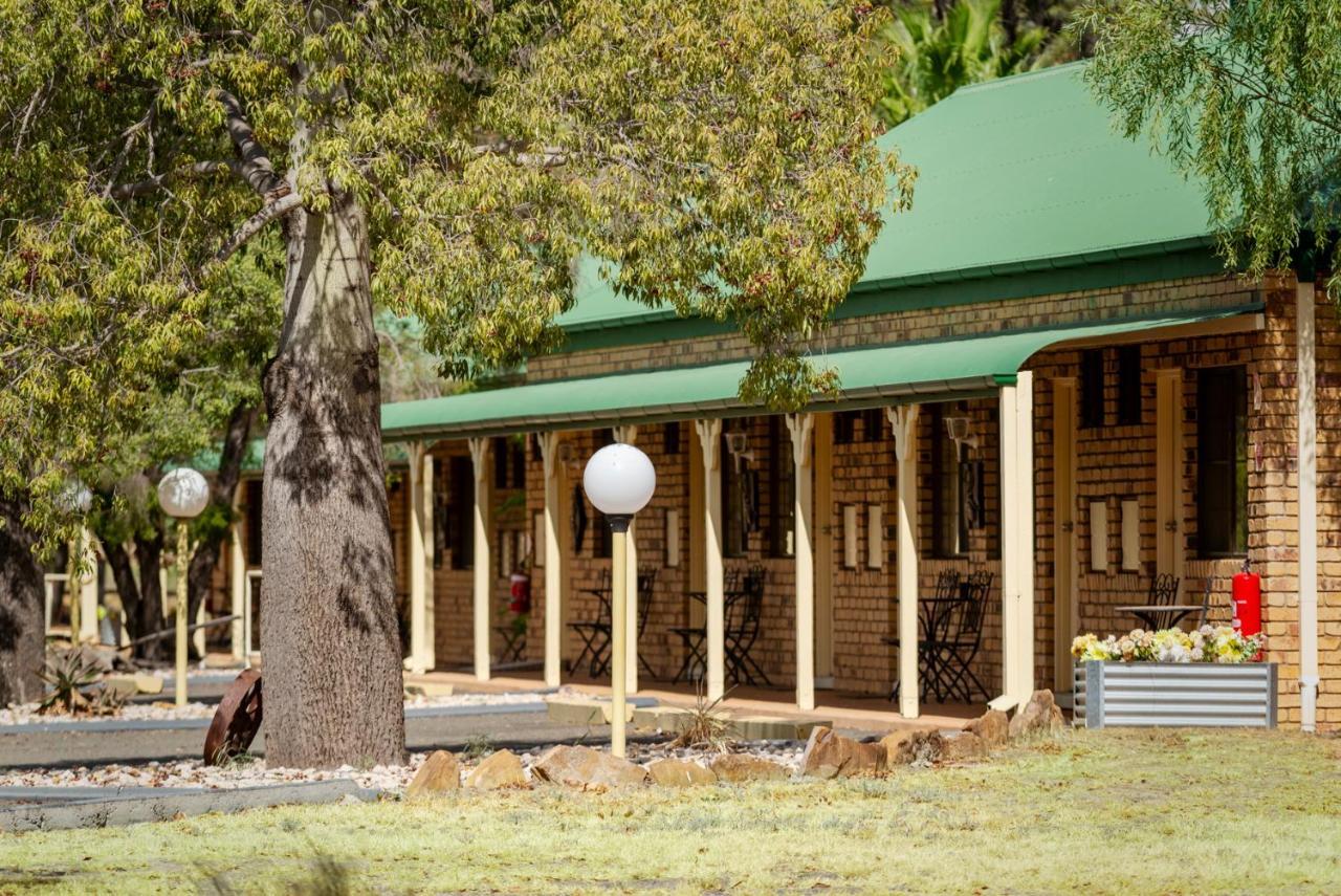 Overlander Homestead Motel Roma Exterior foto