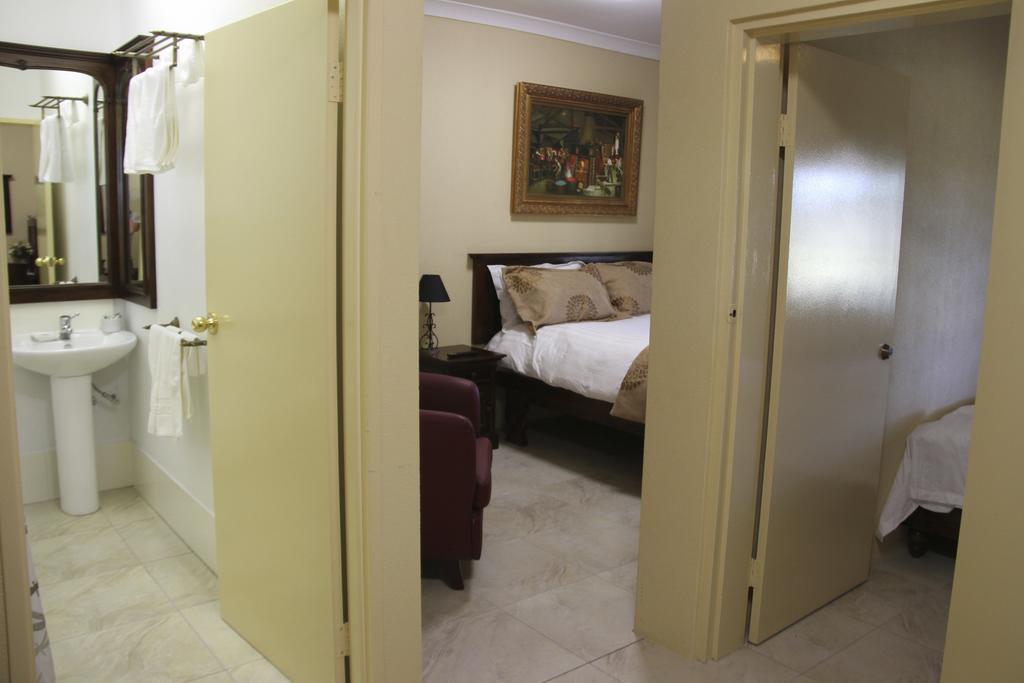 Overlander Homestead Motel Roma Habitación foto