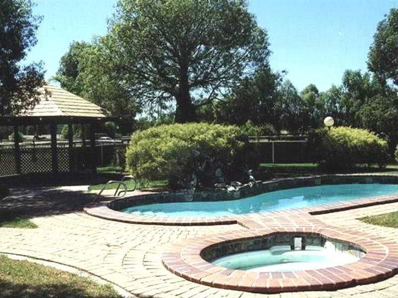 Overlander Homestead Motel Roma Exterior foto