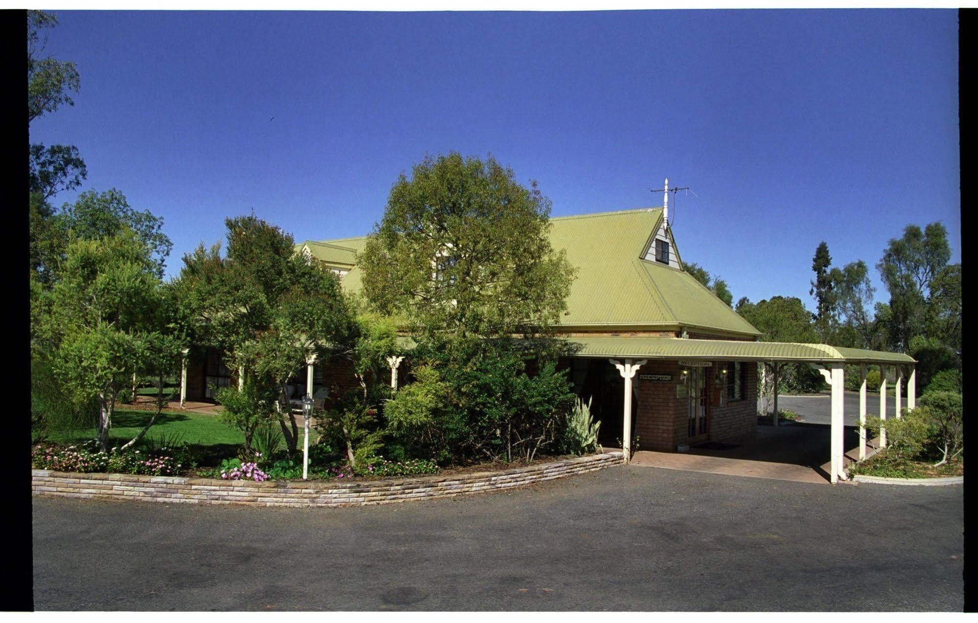 Overlander Homestead Motel Roma Exterior foto