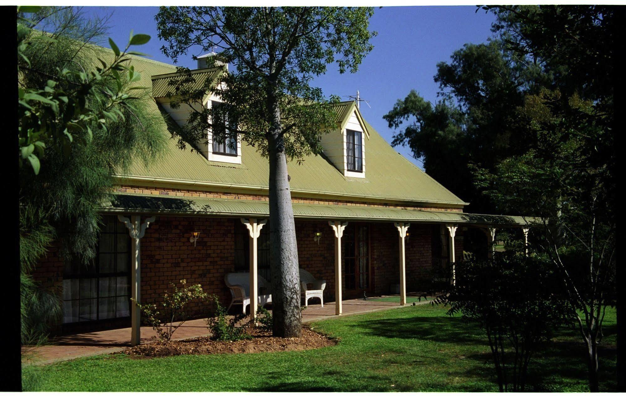 Overlander Homestead Motel Roma Exterior foto